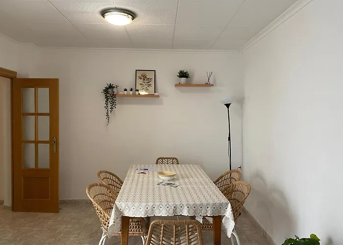 Cozy Apartment In Centre Of Alicante Near Plaza De Toros
